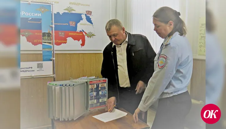 В Кавказском районе инспекторы ОВМ и общественники рассказали гражданам о преимуществах получения госуслуг в электронном виде