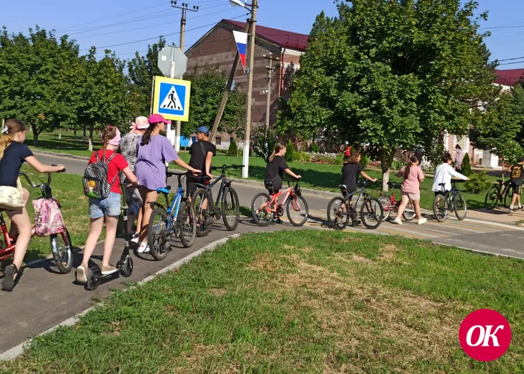Дорожные полицейские Кавказского района вместе с главами поселений проводят социальную кампанию «Я и дорога»