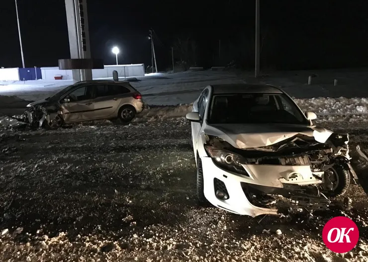 В Кропоткине женщина-водитель на встречной полосе протаранила автомобиль