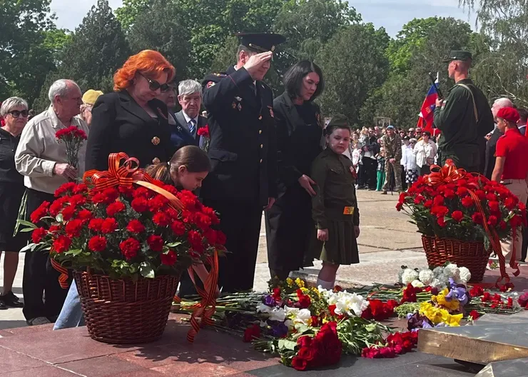 photo_5255730800303926193_y