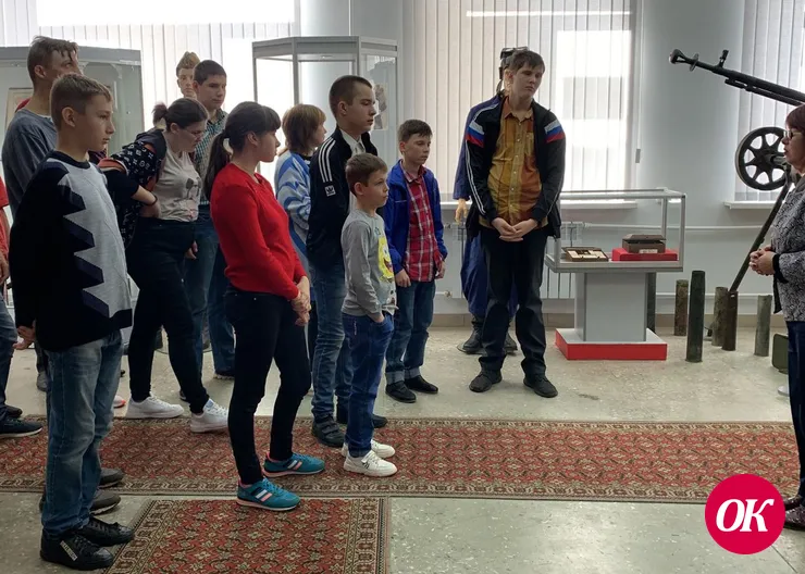 В краеведческом музее г.Кропоткина на экскурсии «Оружие Победы» побывали воспитанники ГУКК СО «Кропоткинский детский дом-интернат»