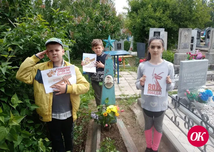 Воспитанники Дома детского творчества станицы Кавказской взяли шефство над могилой бойца