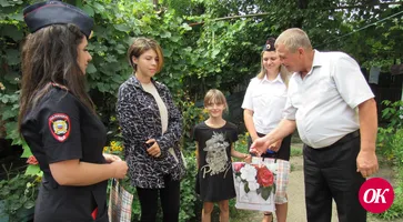 В Кавказском районе полицейские и общественники приняли участие в акции «Помоги пойти учиться»