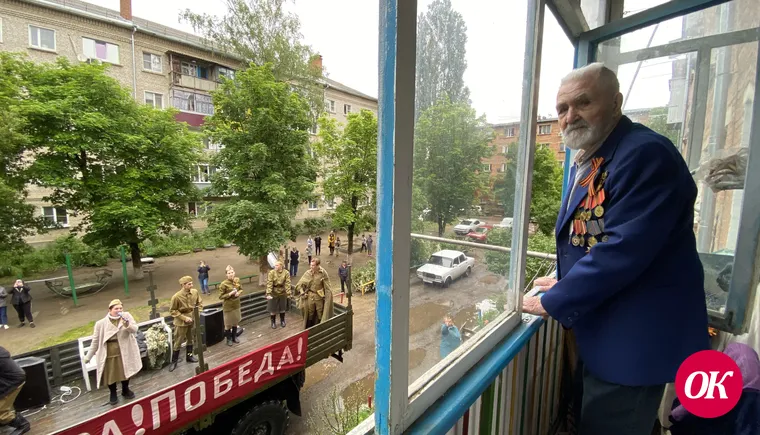 В Кропоткине агитбригады устроили концерты во дворах ветеранов Великой Отечественной войны