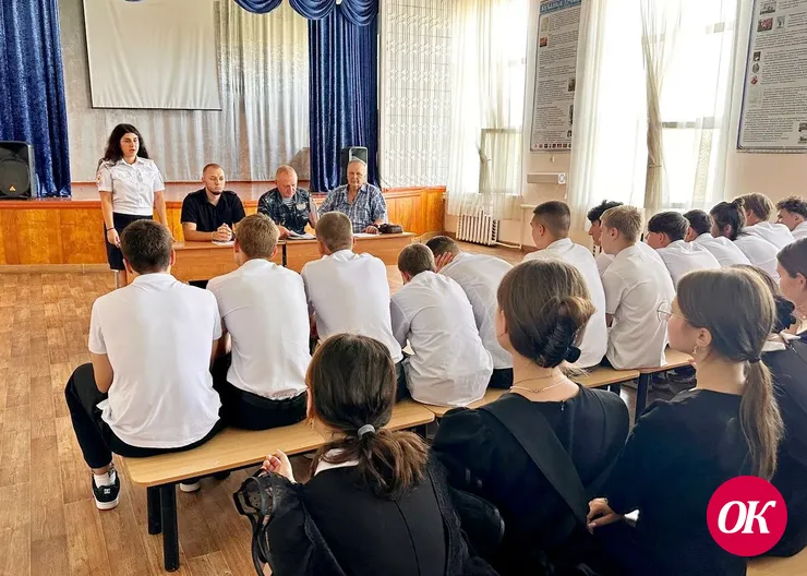 Полицейские совместно с общественным советом провели уроки правовых знаний для несовершеннолетних