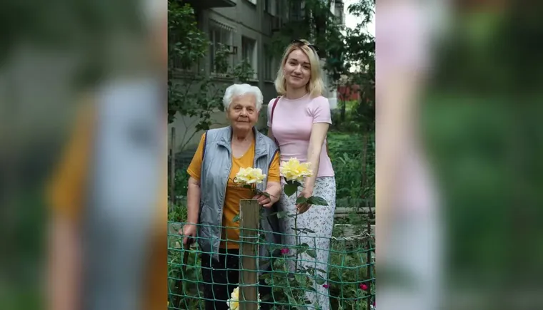 Пенсионерка из Кропоткина разбила огород и клумбу прямо во дворе многоквартирного дома