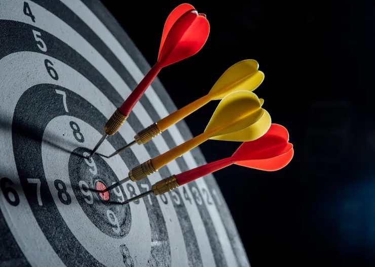 https://ognikubani.ru/wp-content/uploads/2023/03/darts-arrows-in-the-target-center-business-concept
