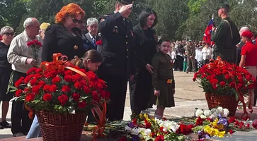 photo_5255730800303926193_y