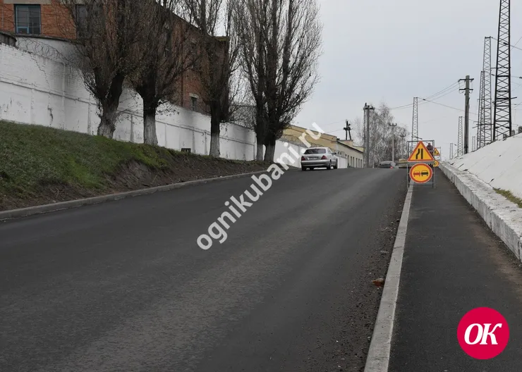 На отремонтированных дорогах Кропоткина сегодня наносят разметку