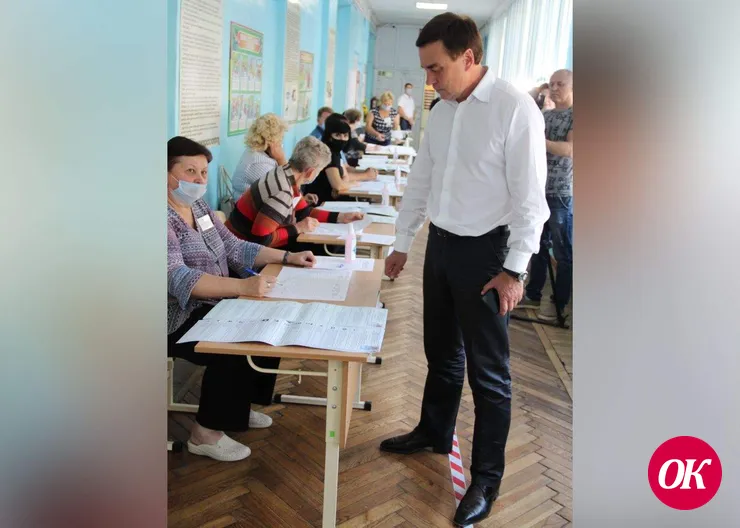 Глава Кавказского района Виталий Очкаласов проголосовал в первый избирательный день