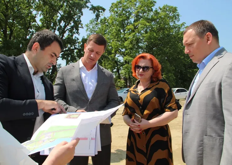 В Кропоткине продолжается благоустройство набережной