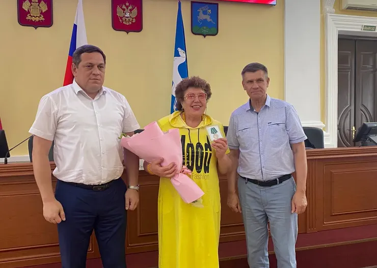 Депутат ЗСК Виктор Чернявский встретился с бамовцами Кавказского района и вручил им медали