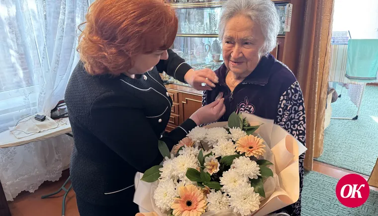 Жительнице Кропоткина 95-летней Зинаиде Васильевне Гон-чаровой вручили юбилейную медаль «80 лет Великой Победы»