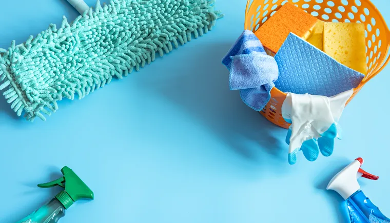 https://ognikubani.ru/wp-content/uploads/2023/01/colorful-composition-with-a-mop-sponges-rags-gloves-and-detergents-for-general-cleaning-cleaning-service-concept-background