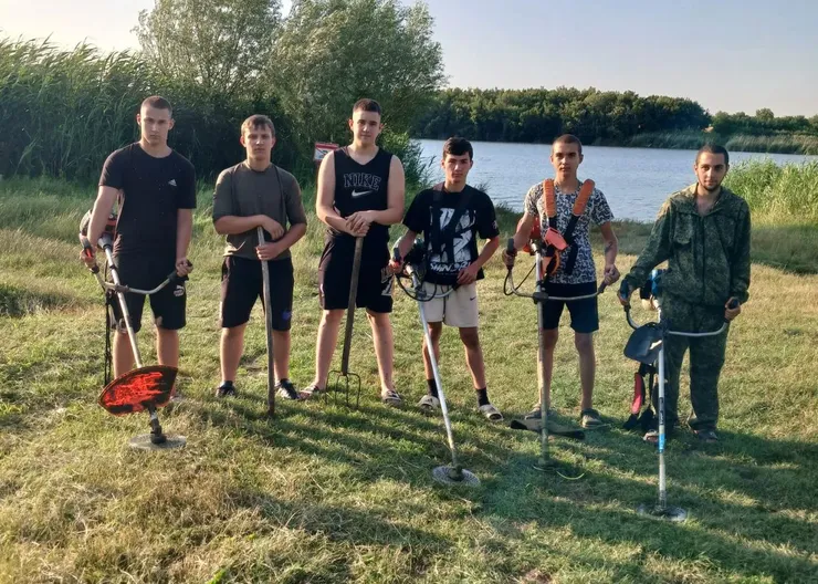 Казачата хутора Привольного вышли на субботник