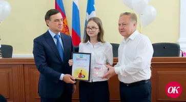 Сегодня, в Международный день защиты детей глава Кавказского района Виталий Очкаласов наградил одаренных детей