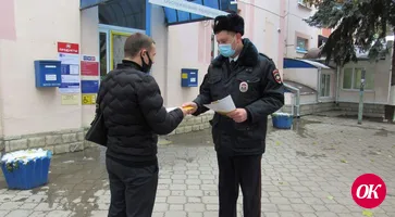 Сотрудники полиции продолжают рассказывать гражданам о том, как не попасться на уловки мошенников