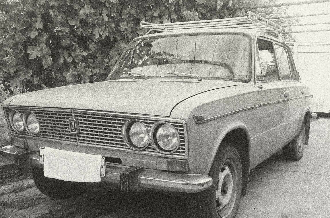 ВАЗ-2103 «Жигули» — советский заднеприводный автомобиль с кузовом седан. Был разработан совместно с итальянской фирмой Fiat-124 и серийно выпускался на волжском автомобильном заводе с 1972 по 1984 годы.