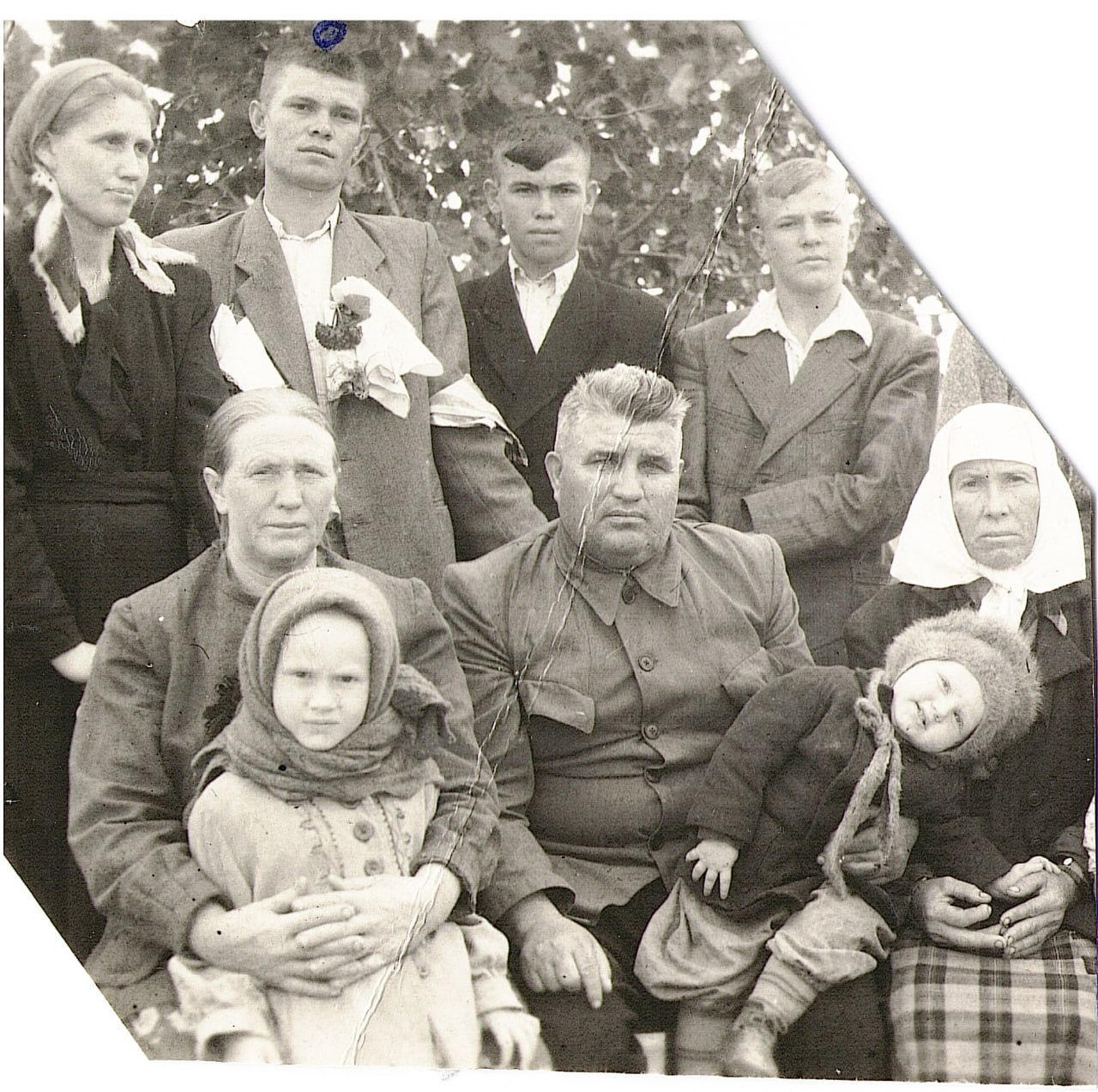 Семья провожает в армию старшего племянника.1950-е годы
