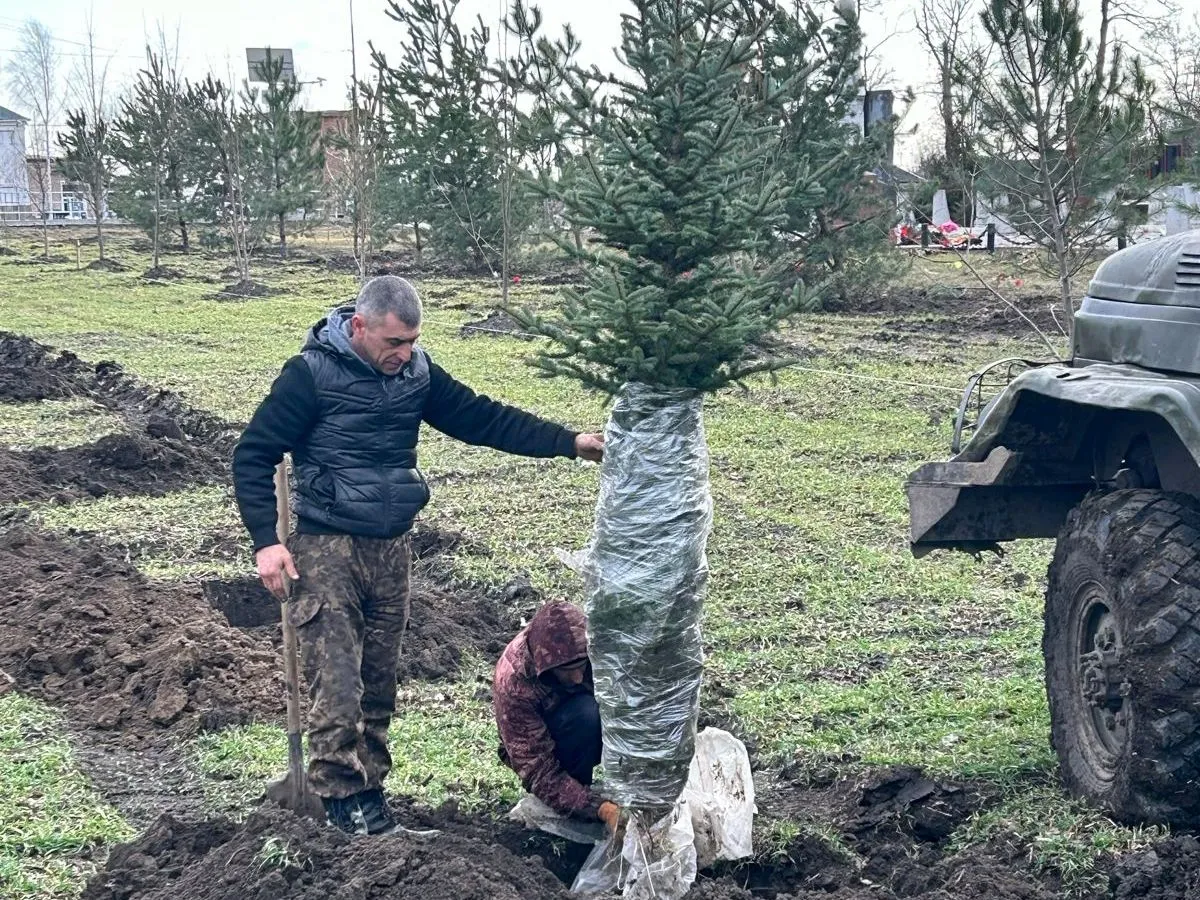 Михаил Васильев из станицы Темижбекской разбил парк у мемориального  комплекса и планирует установить памятный знак бойцам СВО - Огни Кубани