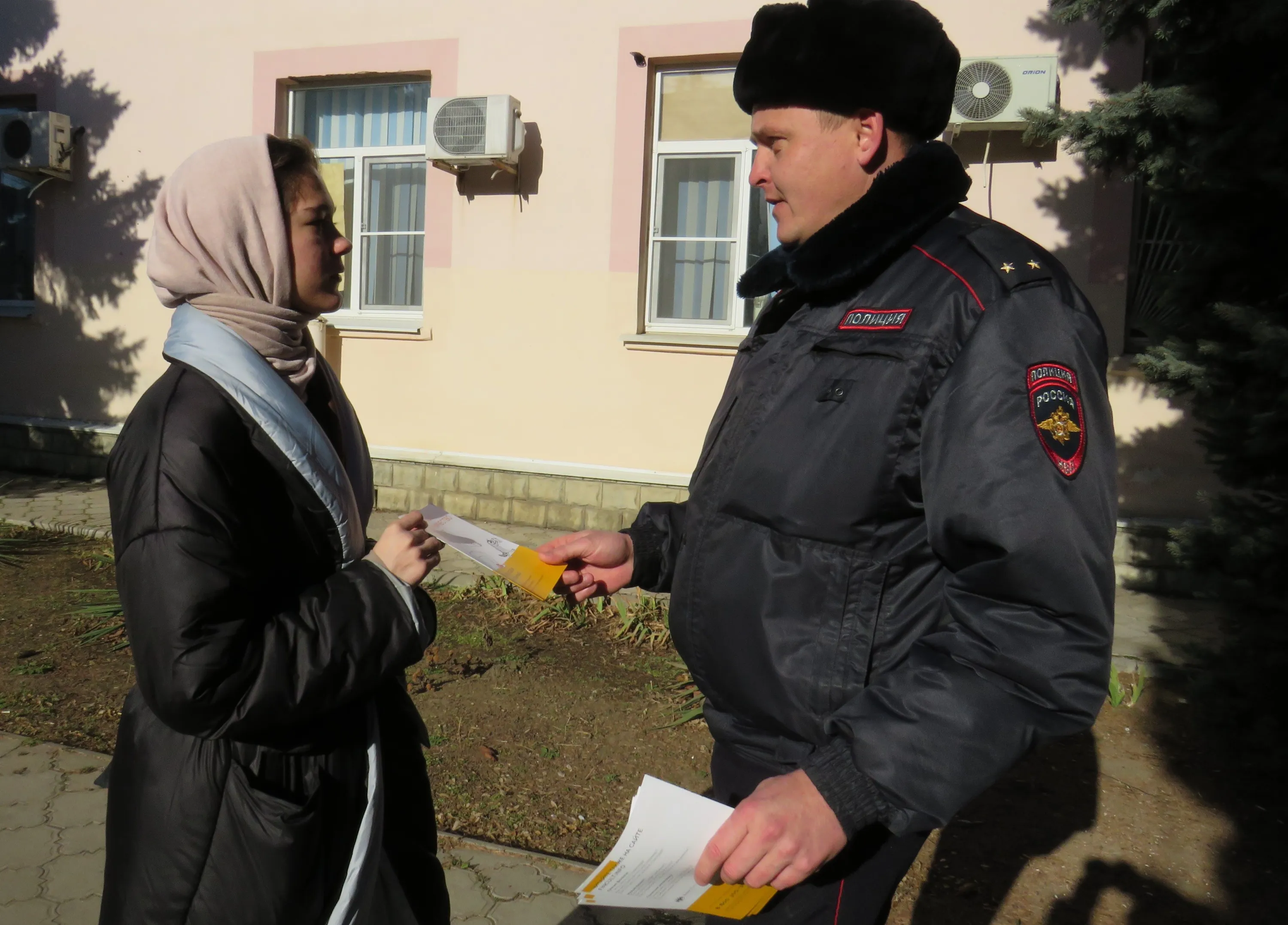 В Кавказском районе полицейские провели профилактическую акцию «Осторожно:  кибермошенники!» - Огни Кубани