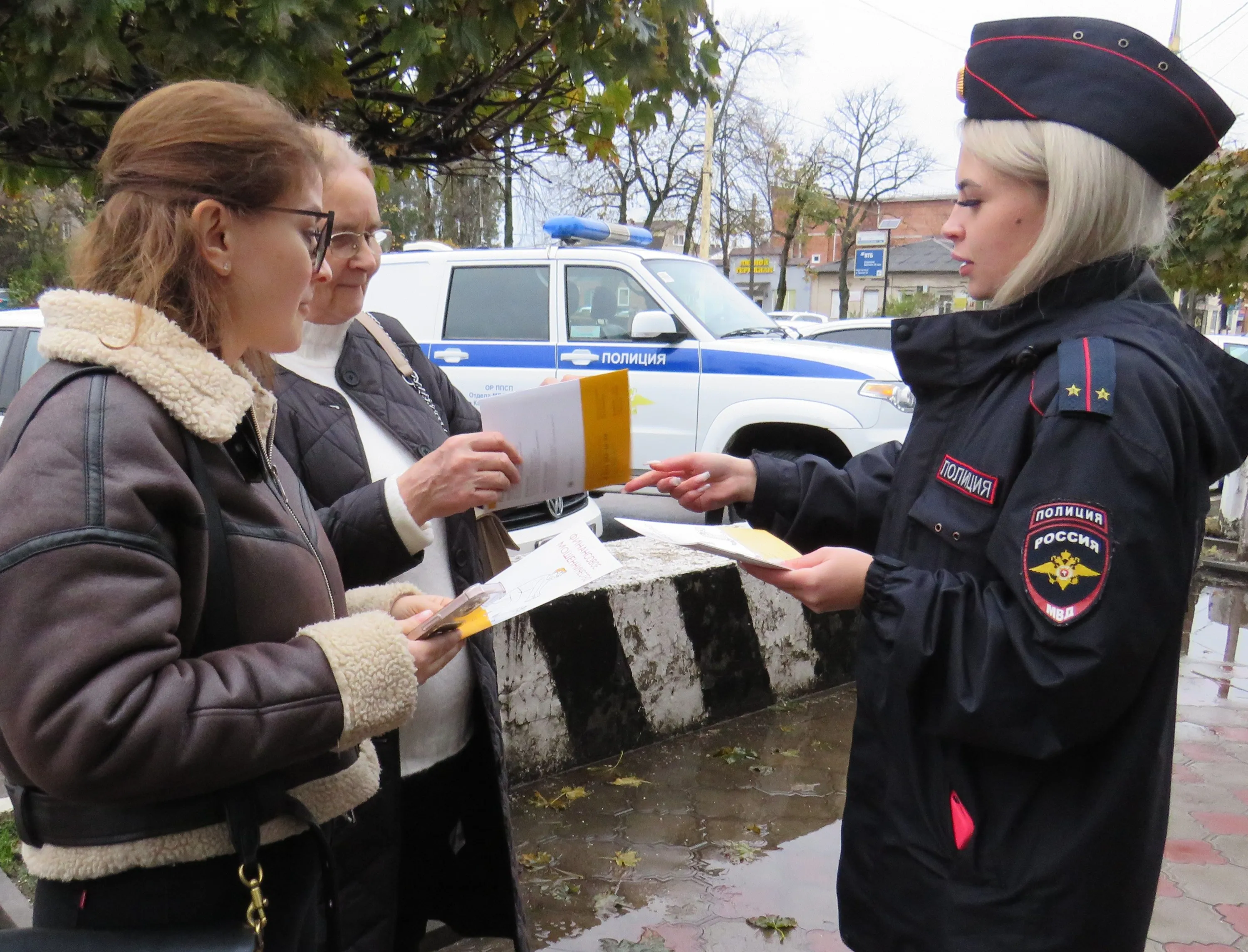 Участковые уполномоченные полиции Кавказского района провели акцию по  профилактике мошенничества - Огни Кубани